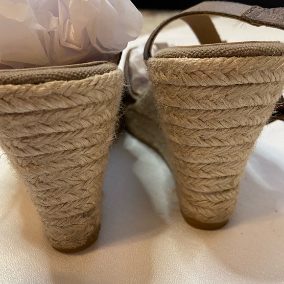 Kanna T-Strap Espadrille Sandals - Picture 7 of 8